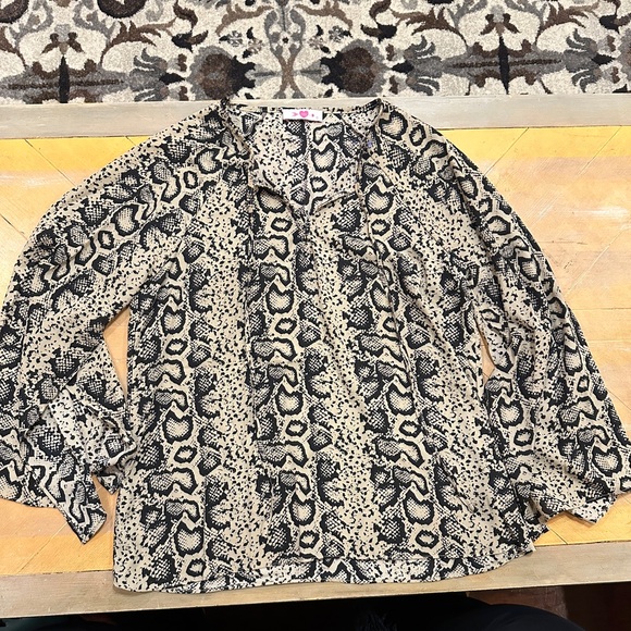 Buddy Love Tops - Buddy Love Women's Blouse Snake Print Bell Sleeves Size Small
